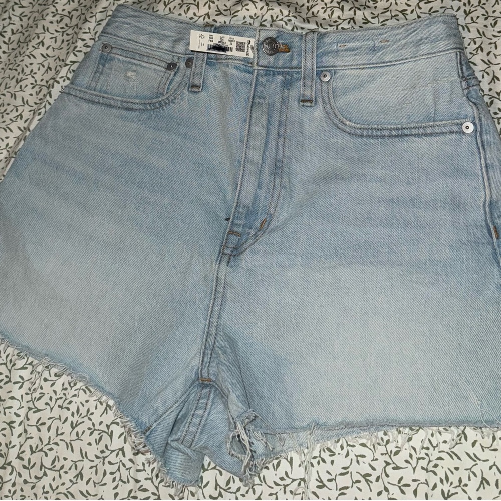 Madewell Momjean Short Short in Fitzgerald Wash - Picture 4 of 4